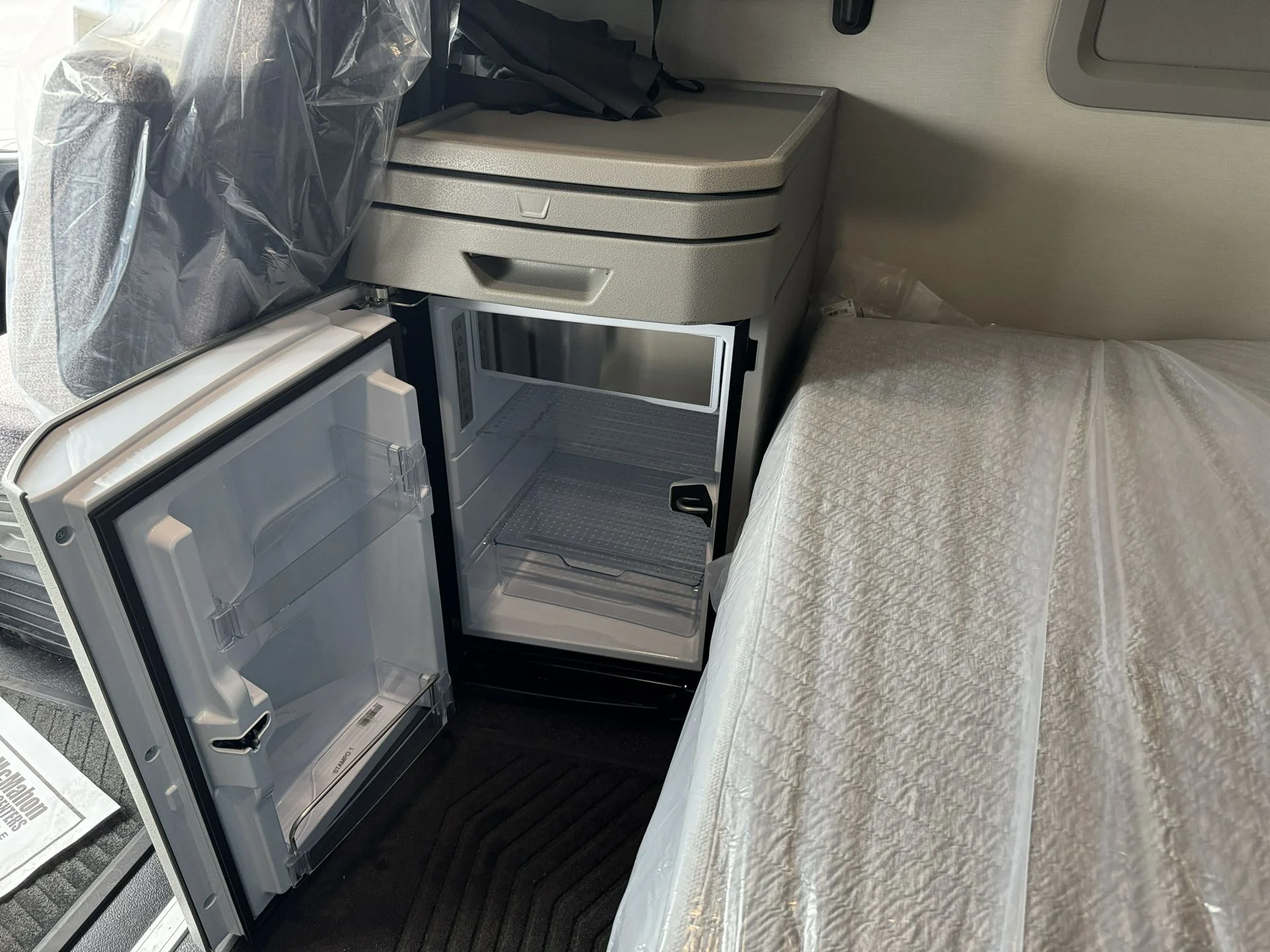 2027 Volvo VNL 860 - image 13