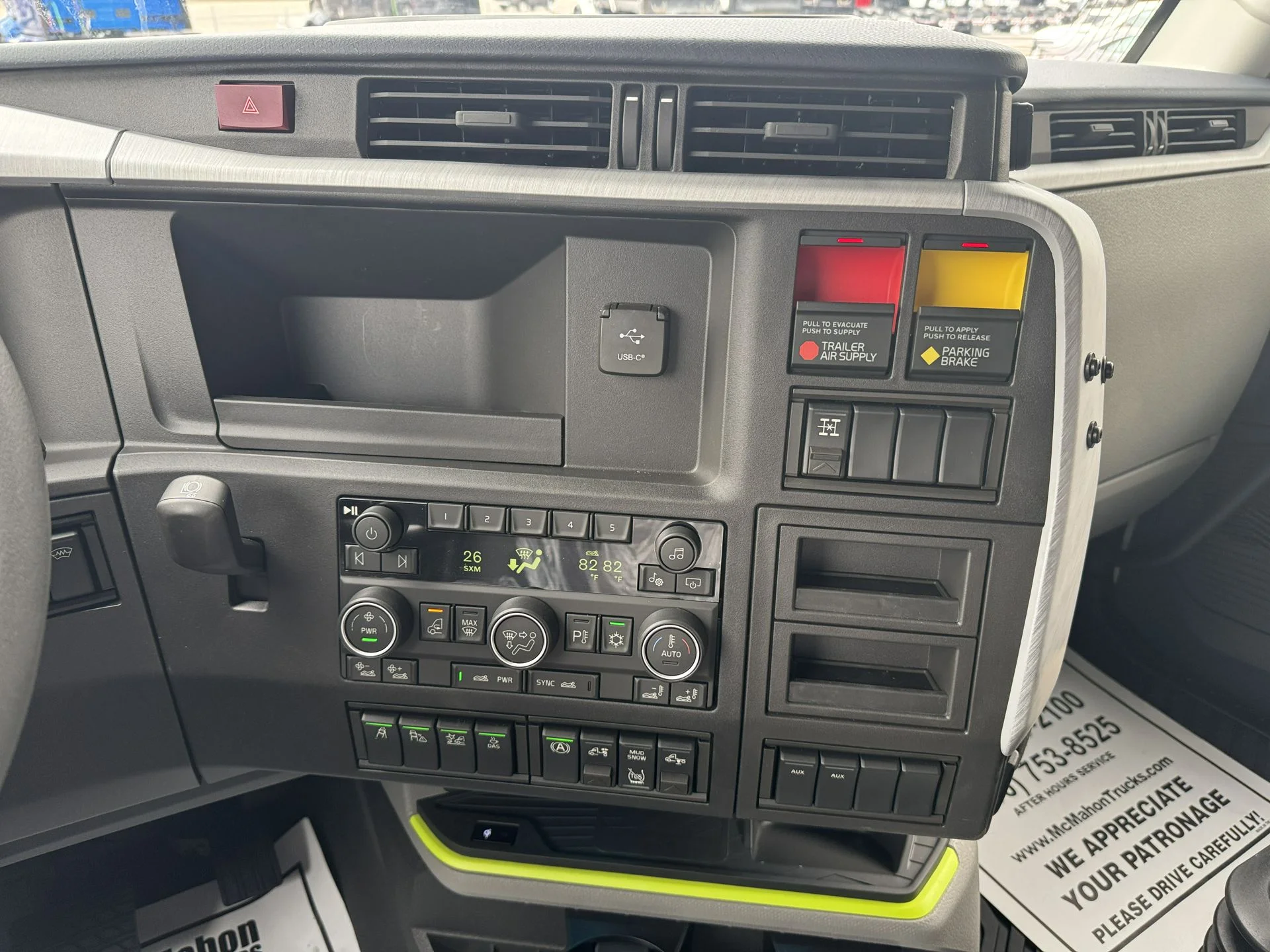 2027 Volvo VNL 860 - image 9