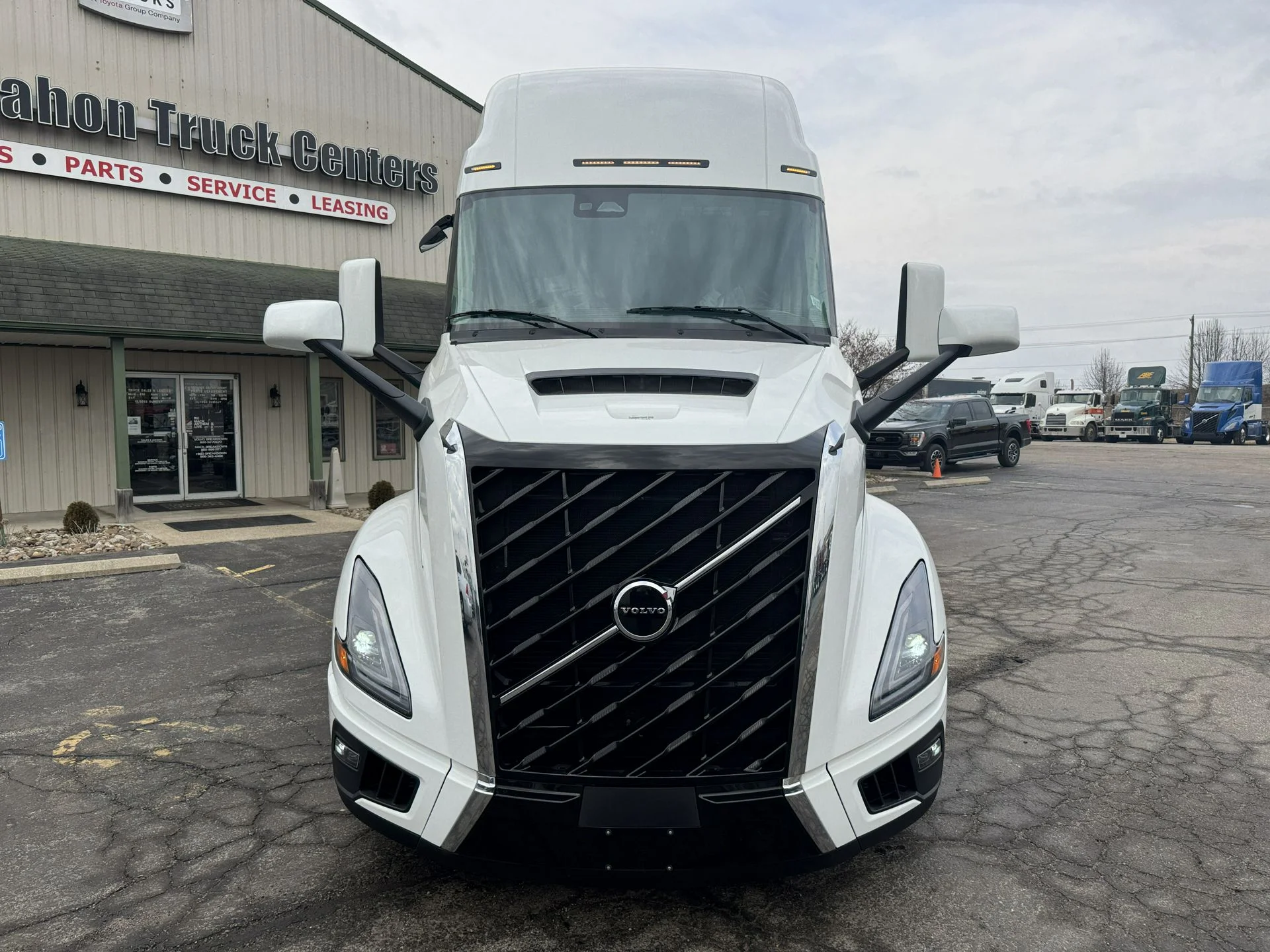 2027 Volvo VNL 860 - image 6