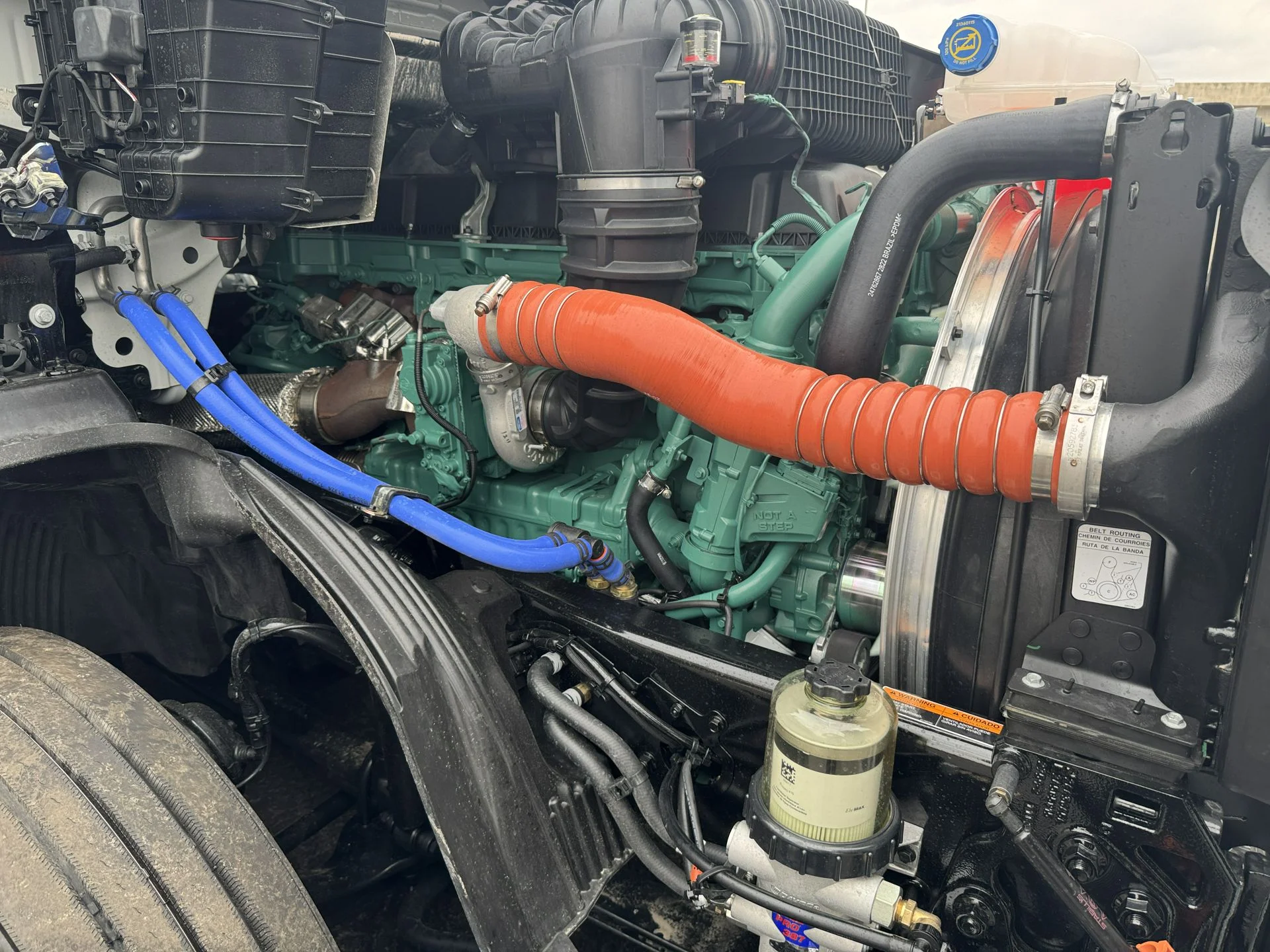 2027 Volvo VNL 860 - image 19