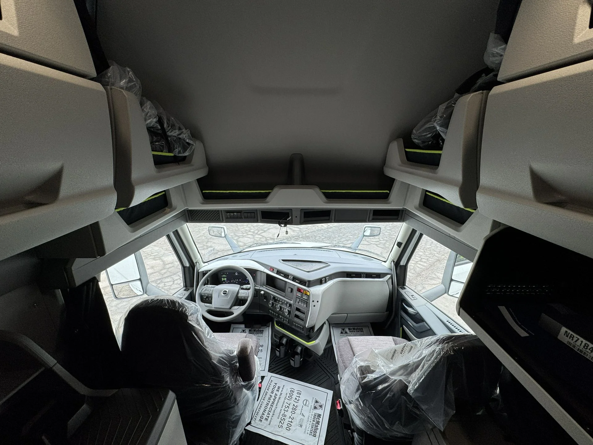 2027 Volvo VNL 860 - image 15