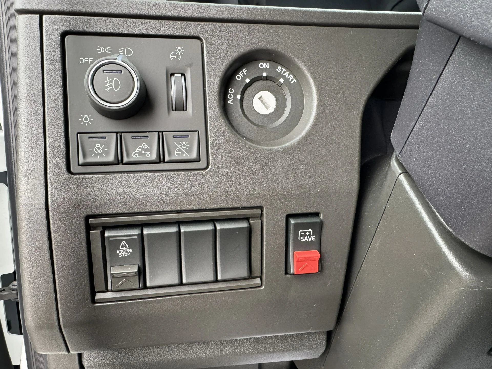 2027 Volvo VNL 860 - image 17