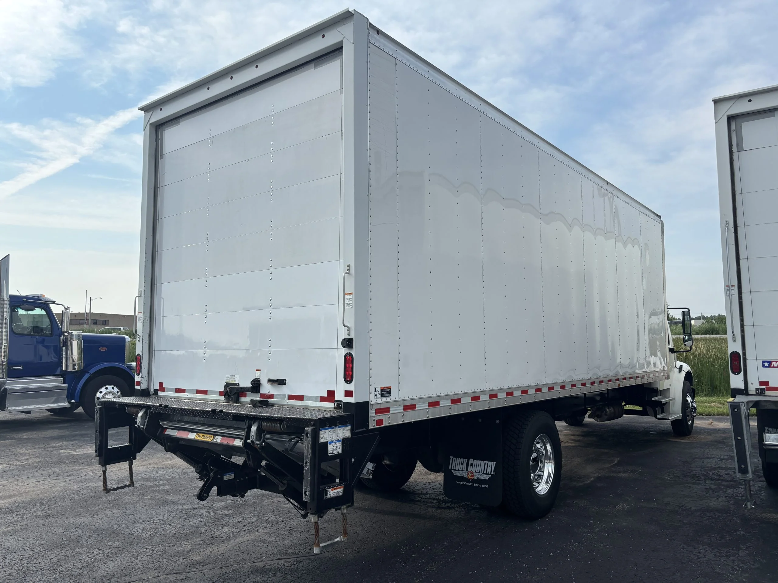 2022 Freightliner eM2 in Cedar Rapids, IA — photo 6