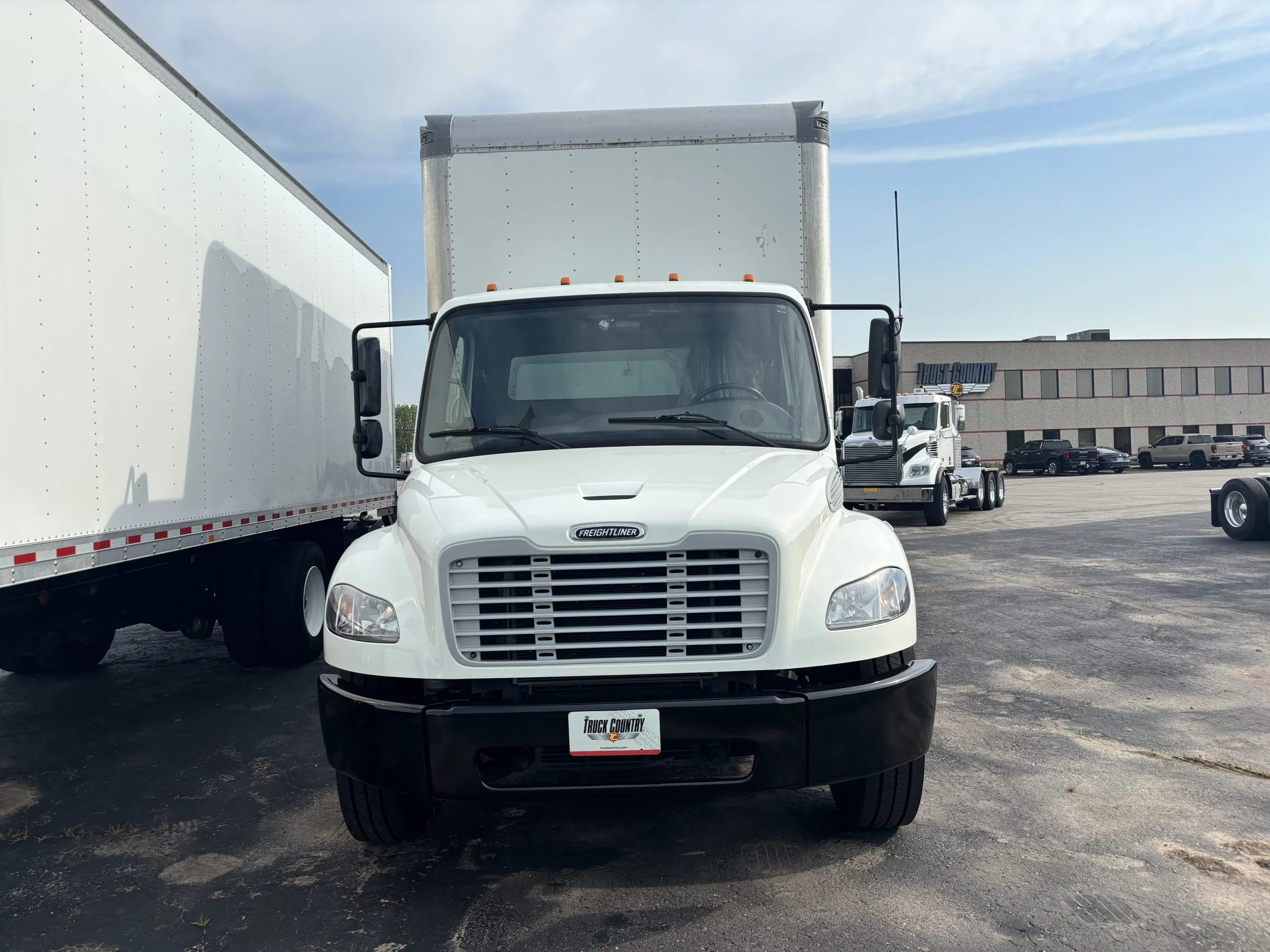 2022 Freightliner eM2 in Cedar Rapids, IA — photo 2