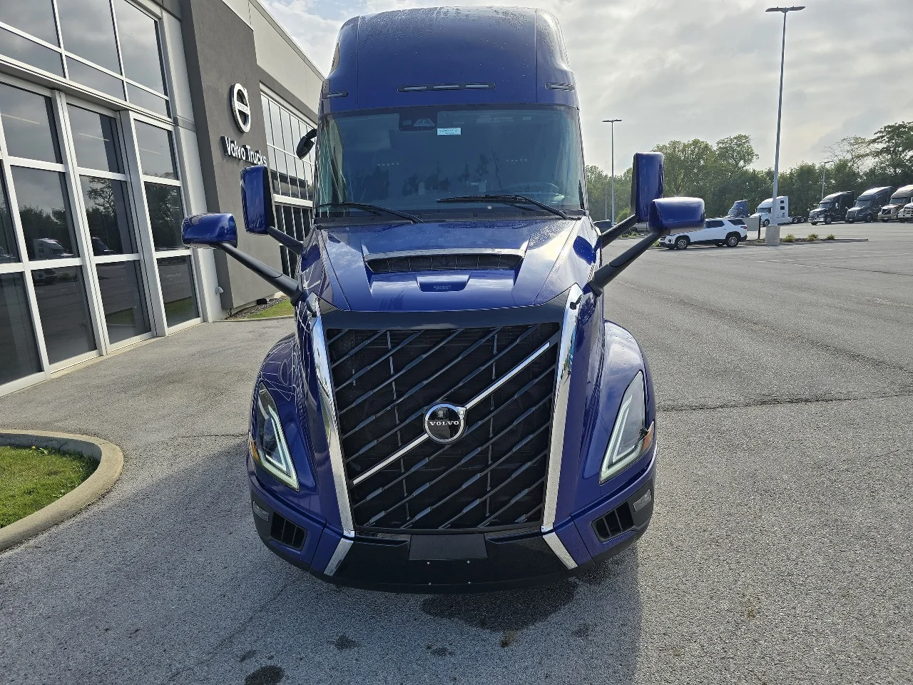 2026 Volvo VNL 860 in Toledo, OH — photo 2