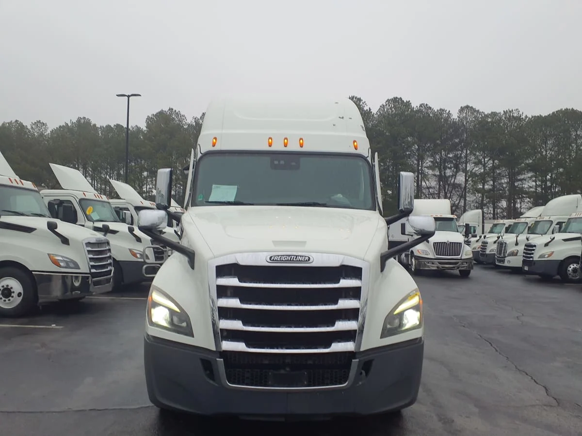 2022 Freightliner Cascadia - image 2
