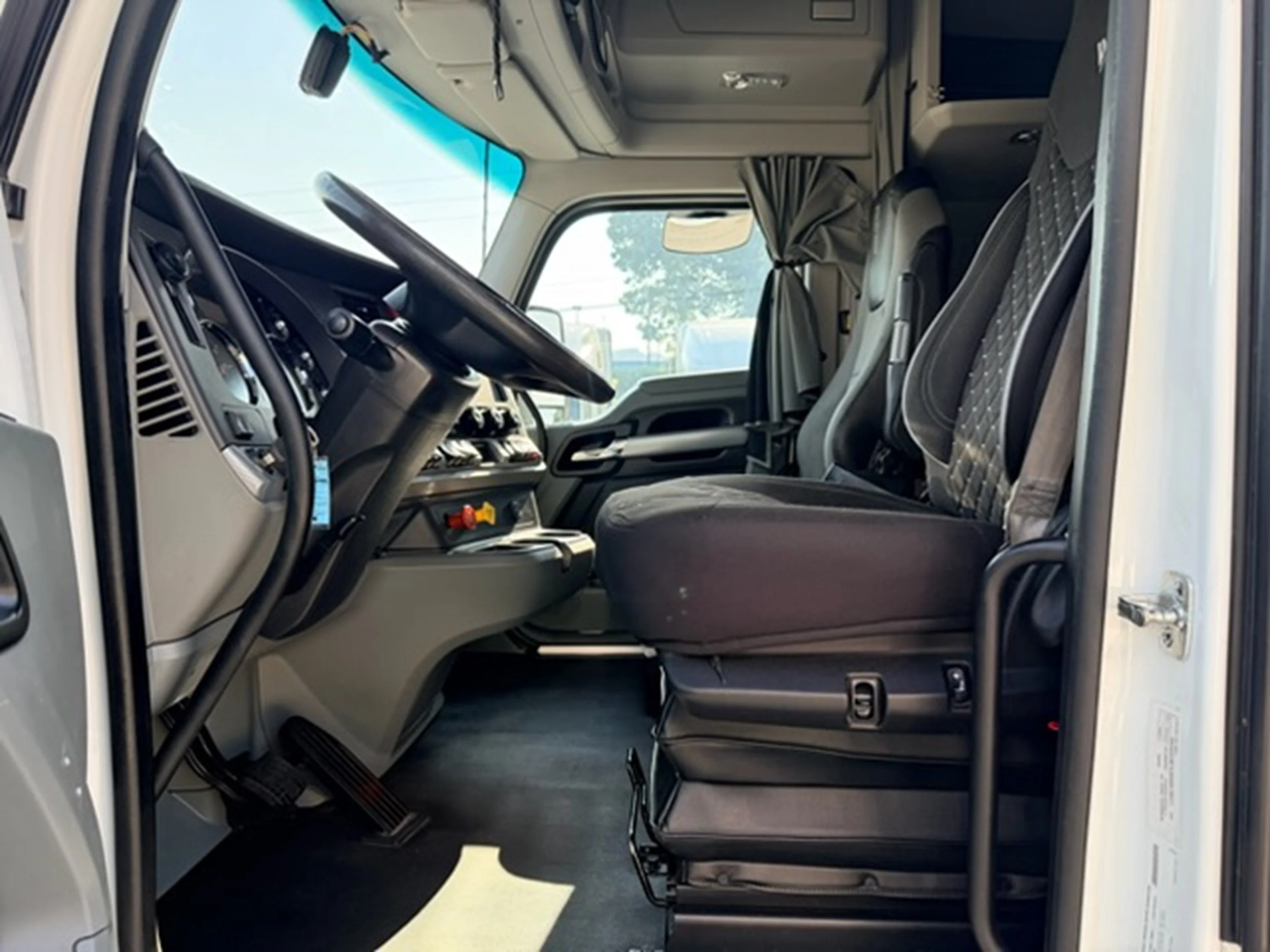 2022 Kenworth T680 in GA — photo 8