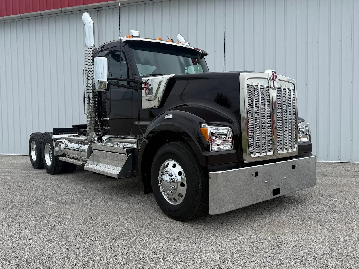 2027 Kenworth W990 in Fenton, MO — photo 3