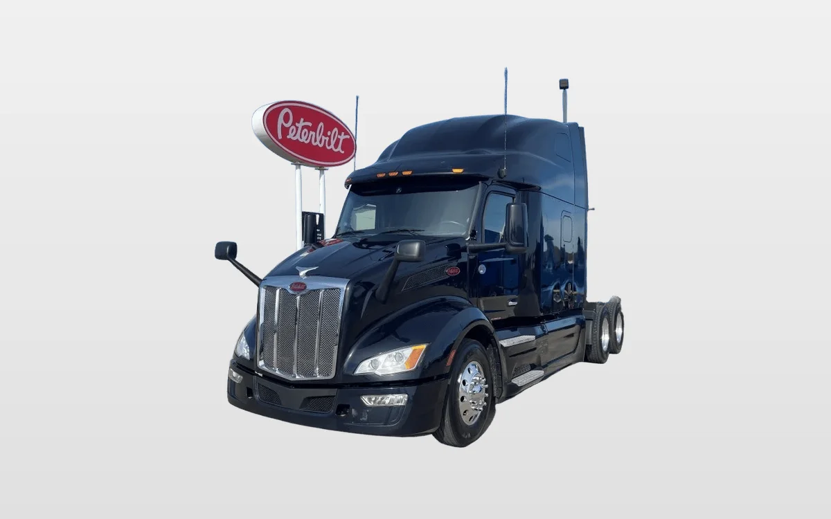 2023 PETERBILT 579 - image 1