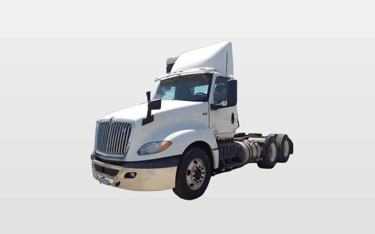 2018 International LT - image 1