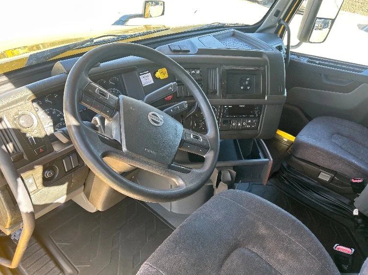 2022 Volvo VNL 760 - image 10