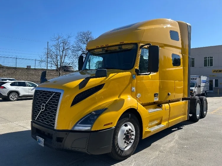 2022 Volvo VNL 760 - image 3