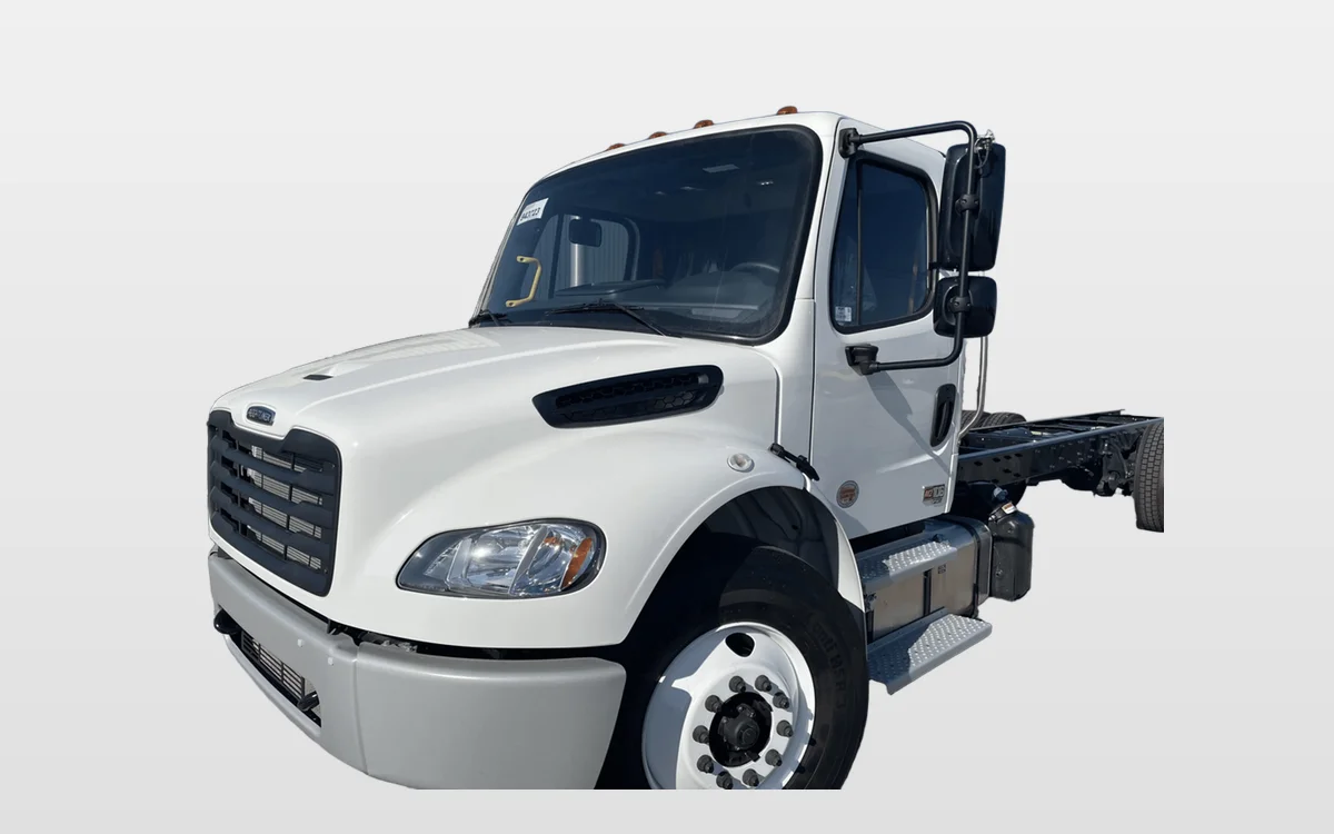 2026 Freightliner M2 106 - image 1