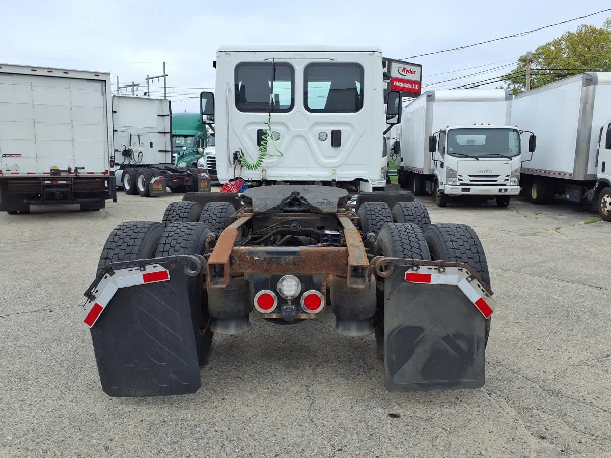 2017 Freightliner Cascadia - image 5