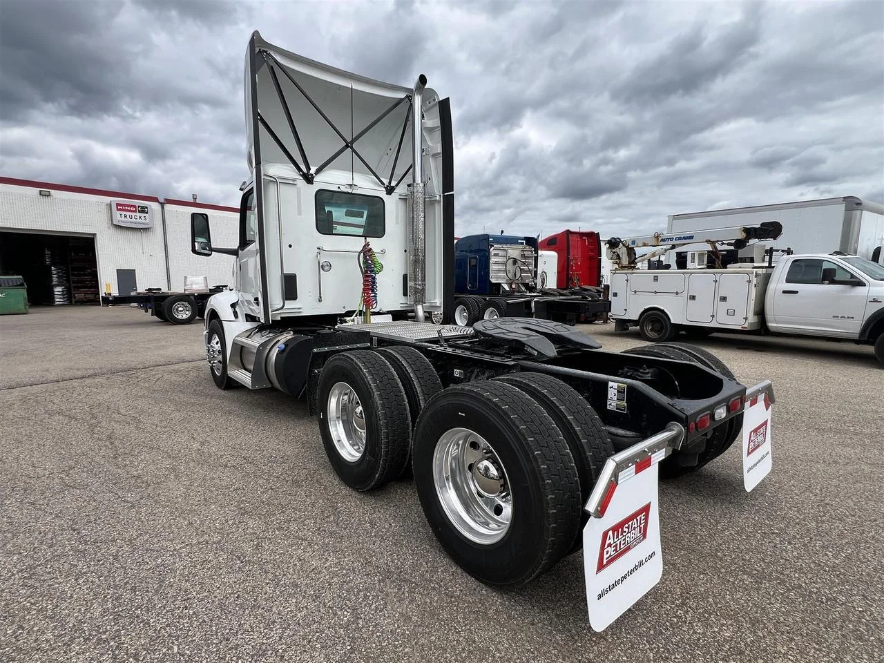 2027 Peterbilt 579 in South St. Paul, MN — photo 5