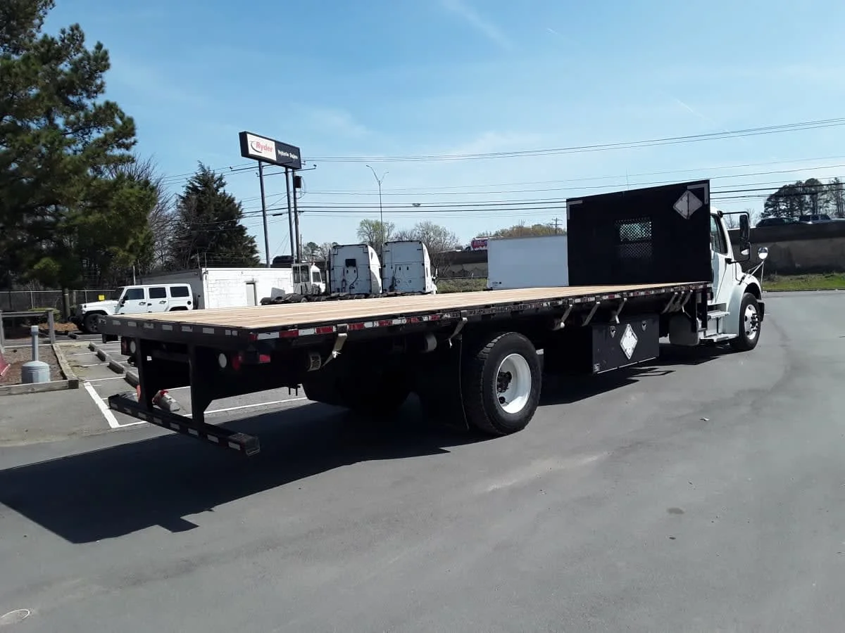 2017 Freightliner M2 106 - image 7