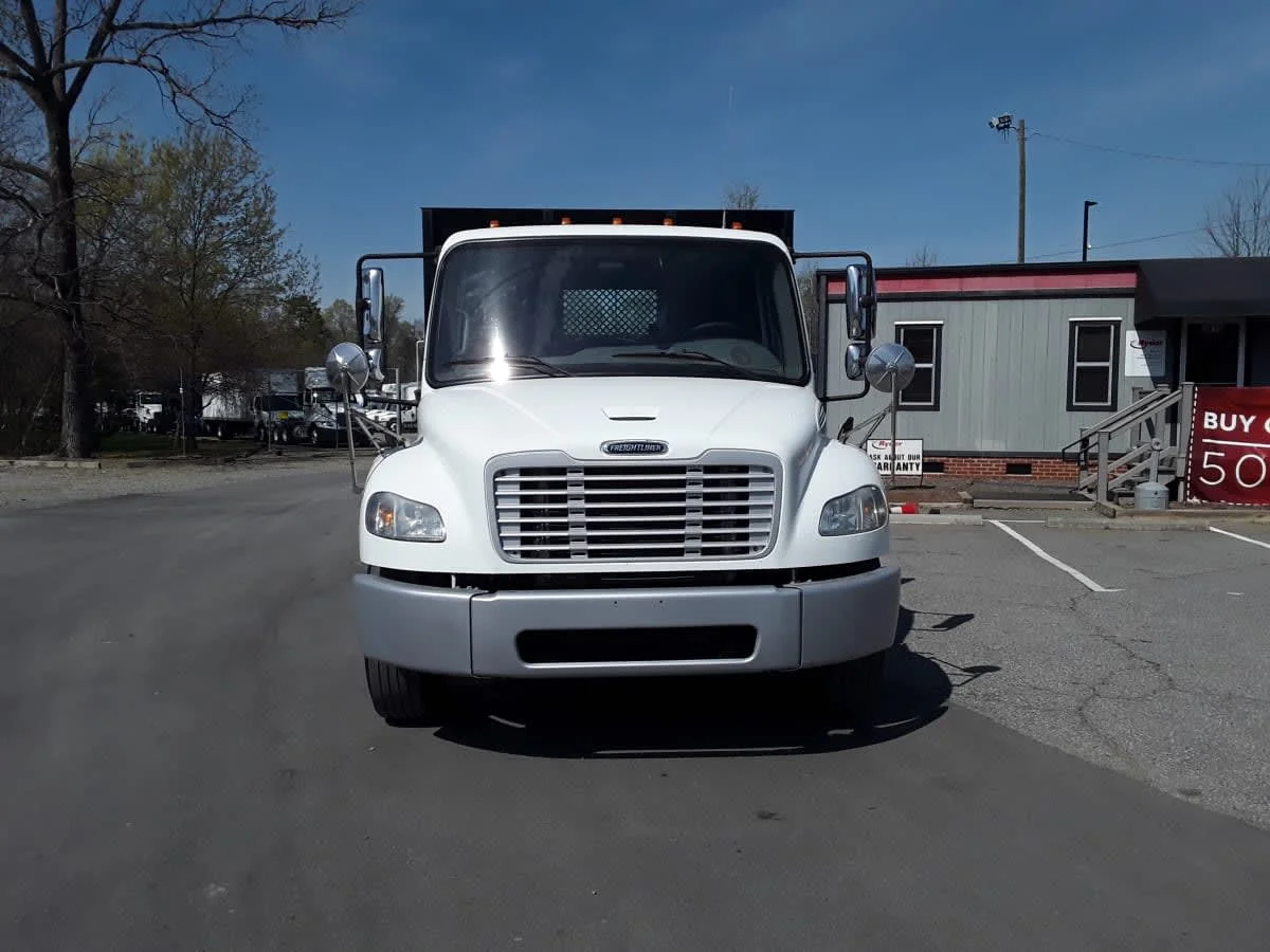 2017 Freightliner M2 106 - image 2