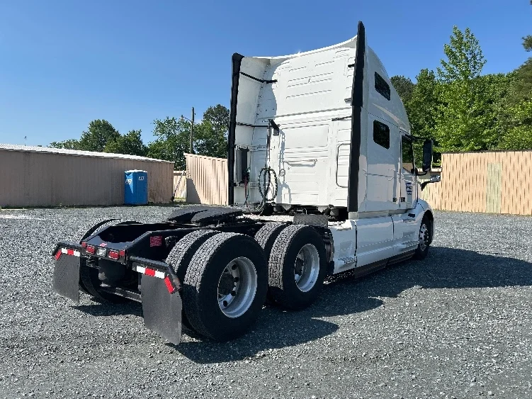 2022 Volvo VNL 760 in Eden, MD — photo 7