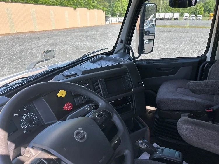 2022 Volvo VNL 760 in Eden, MD — photo 10
