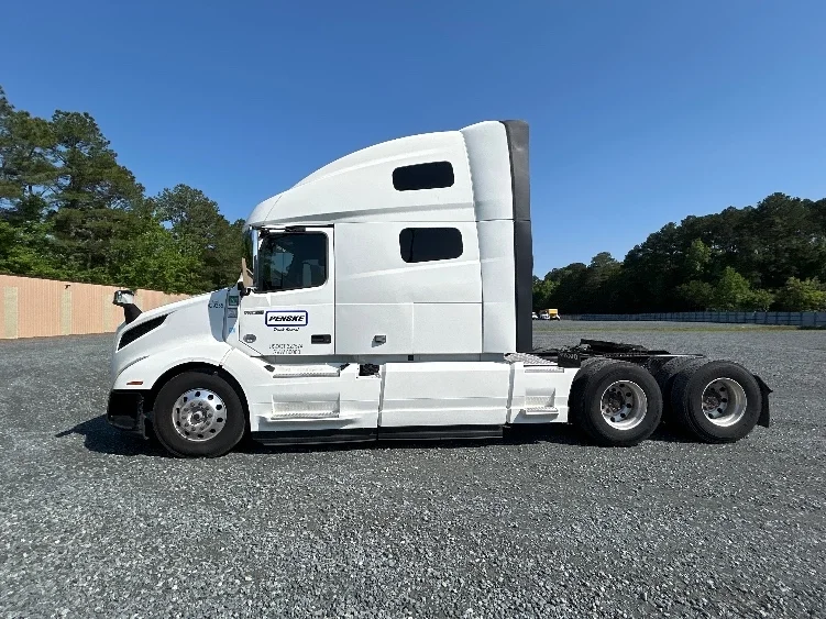 2022 Volvo VNL 760 in Eden, MD — photo 4