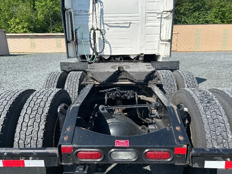 2022 Volvo VNL 760 in Eden, MD — photo 6