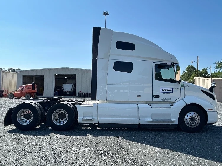 2022 Volvo VNL 760 in Eden, MD — photo 8