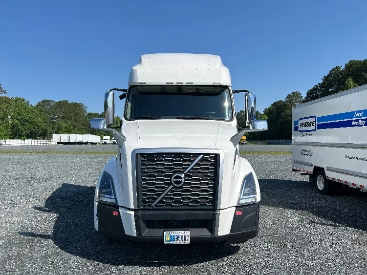 2022 Volvo VNL 760 in Eden, MD — photo 2