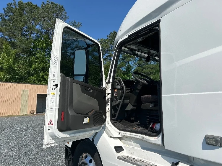 2022 Volvo VNL 760 in Eden, MD — photo 9