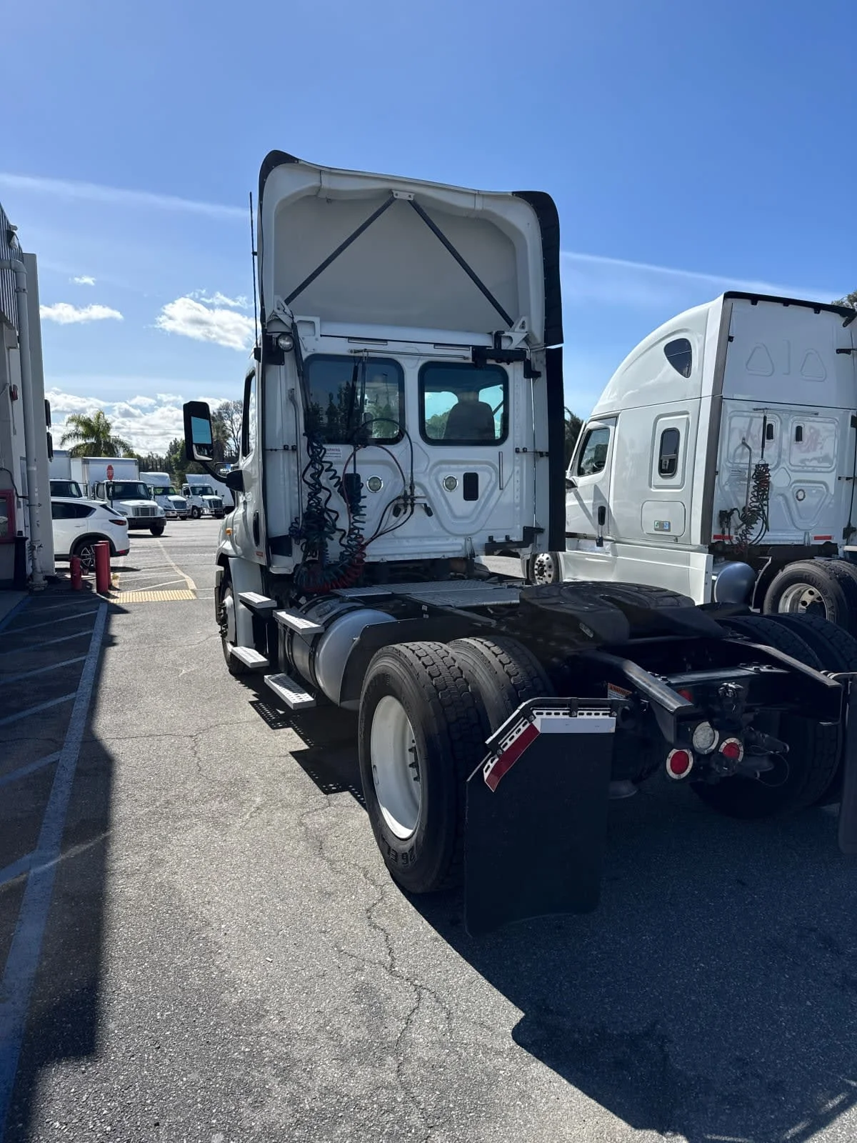 2017 Freightliner Cascadia - image 6