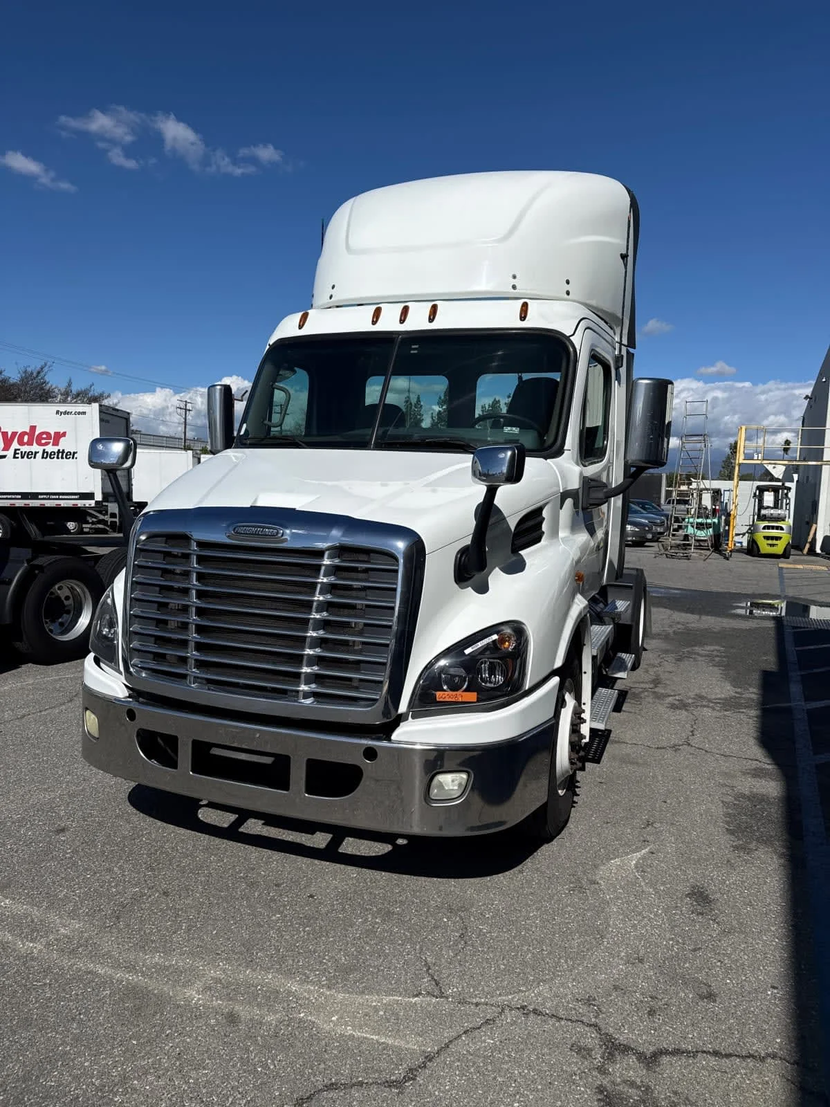 2017 Freightliner Cascadia - image 3