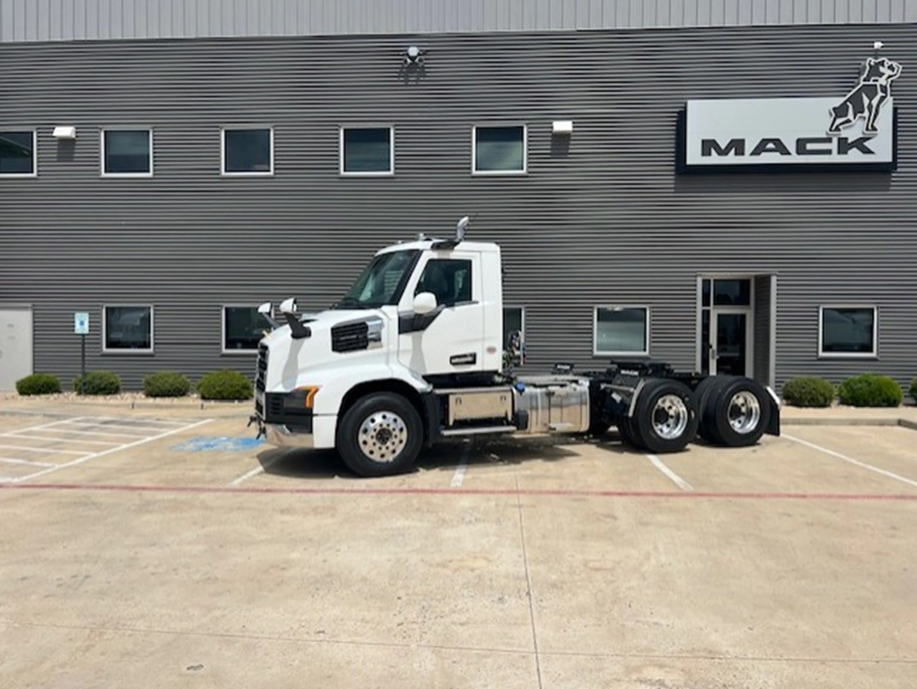2027 Mack Anthem in HOUSTON, TX