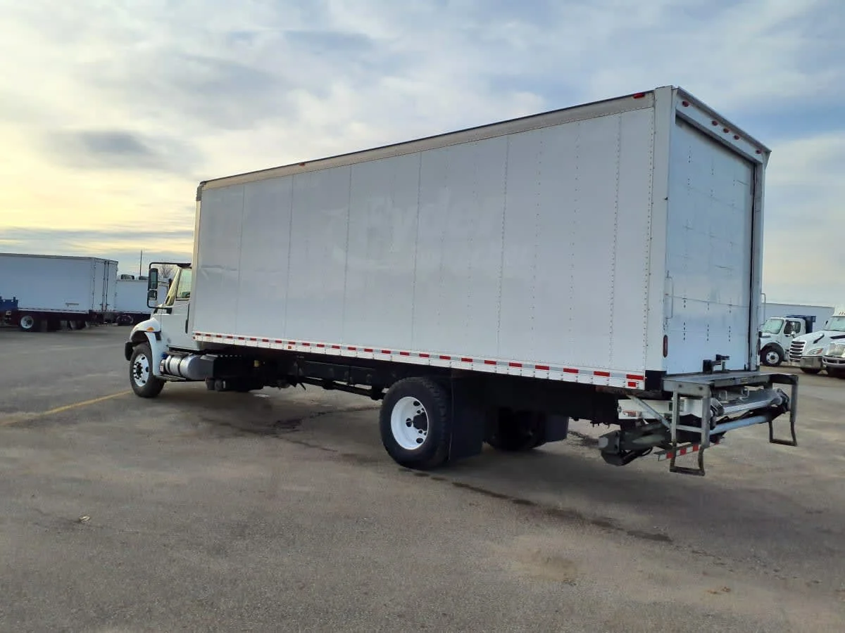 2018 International 4300 - image 6