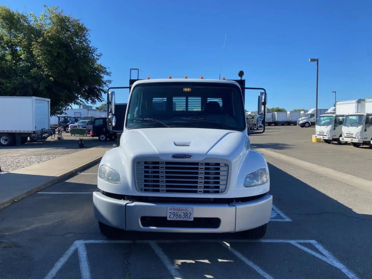 2019 Freightliner M2 106 in West Sacramento, CA — photo 2