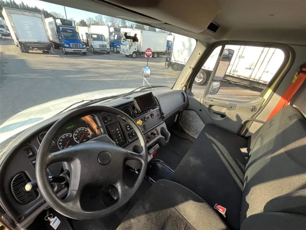 2020 Freightliner M2 106 in Beltsville, MD — photo 8