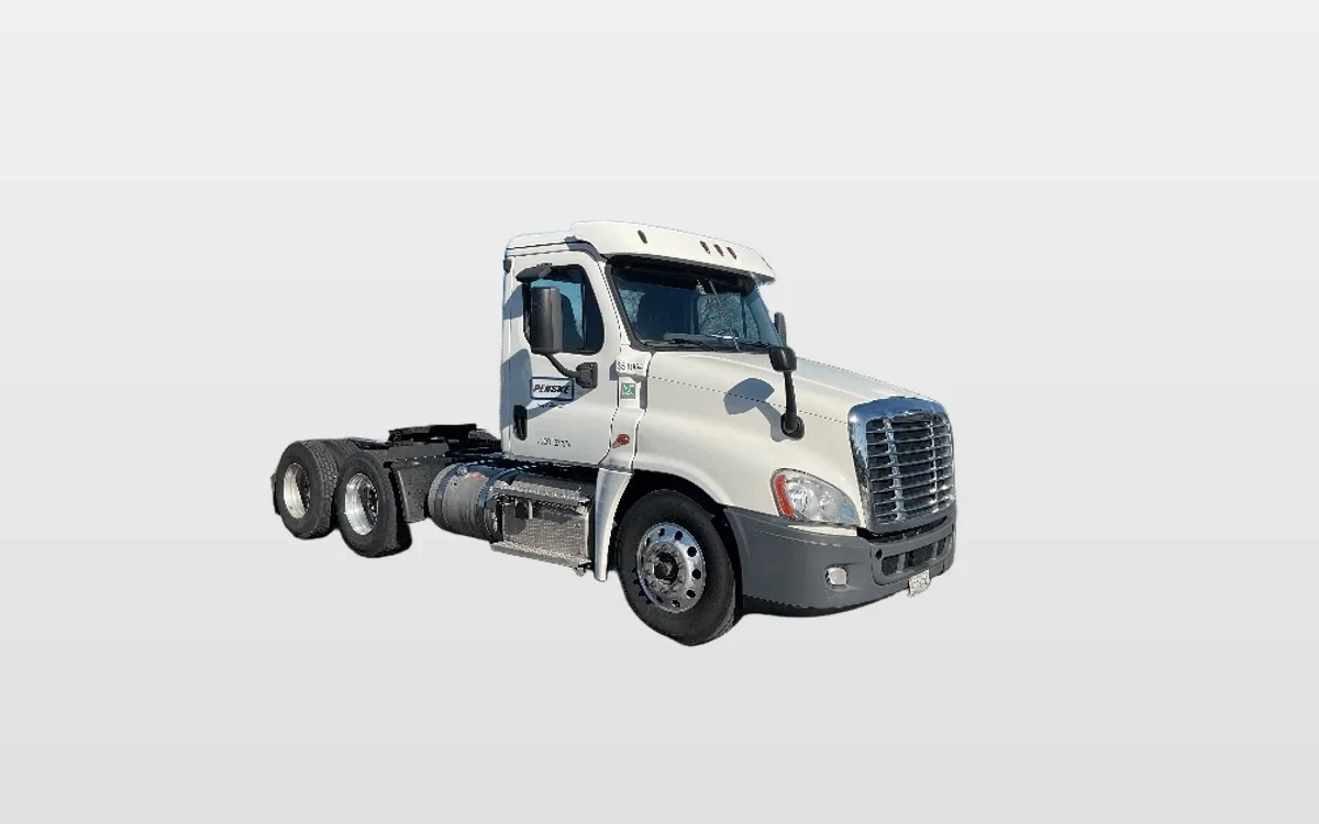 2020 Freightliner Cascadia - image 1