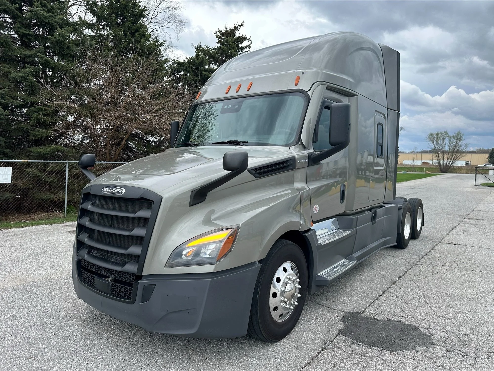 2023 Freightliner Cascadia - image 1
