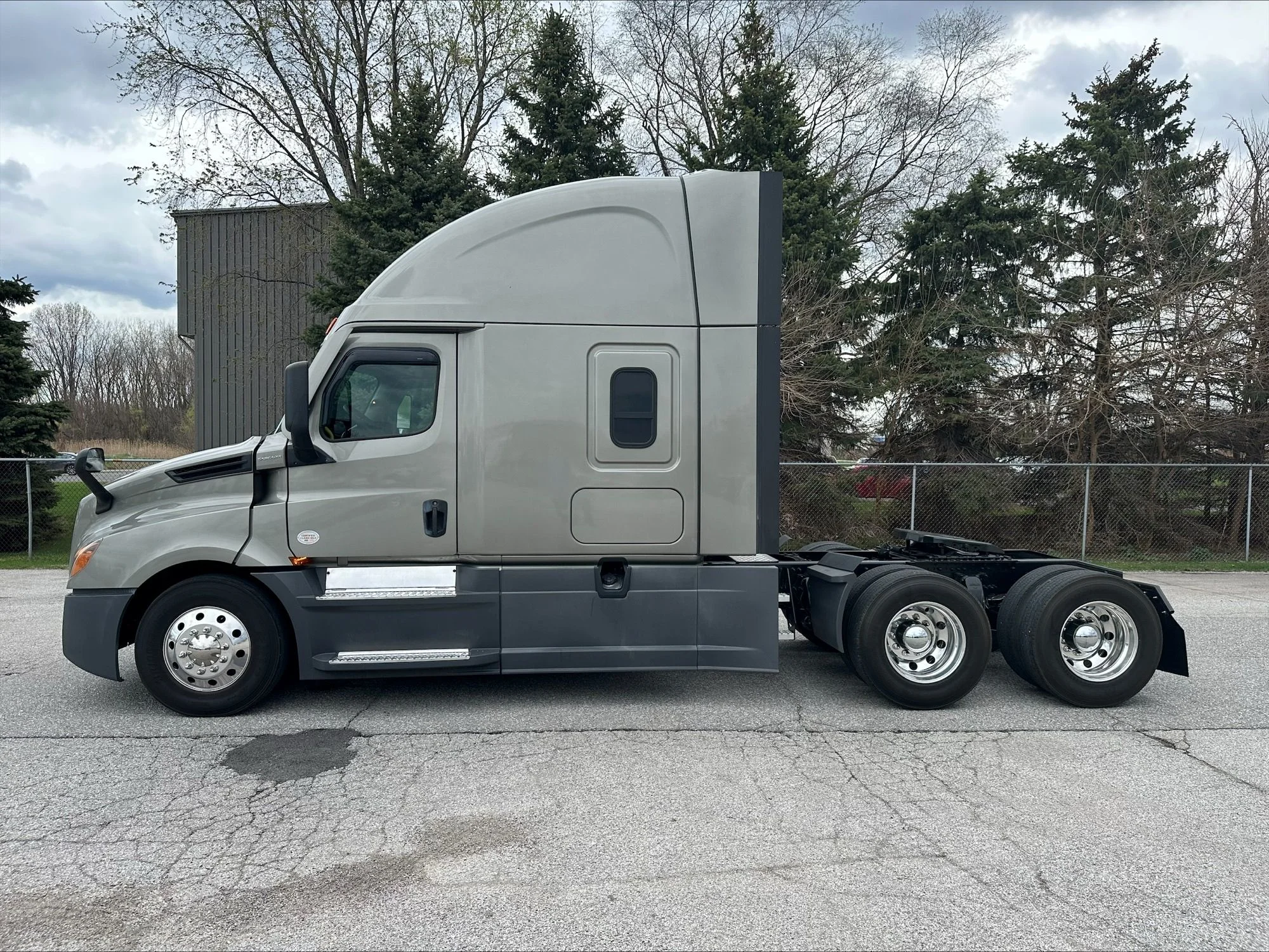 2023 Freightliner Cascadia - image 5