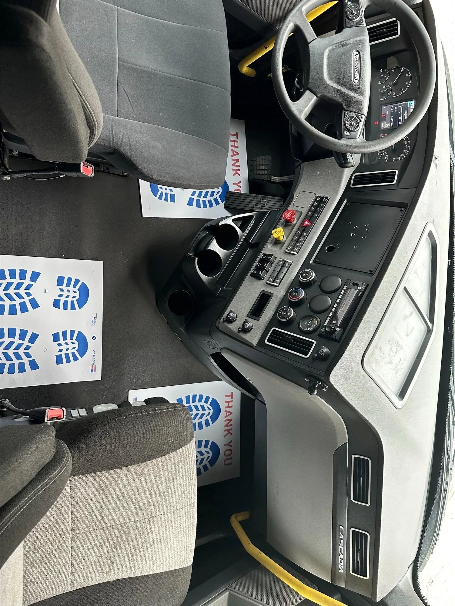 2023 Freightliner Cascadia - image 9