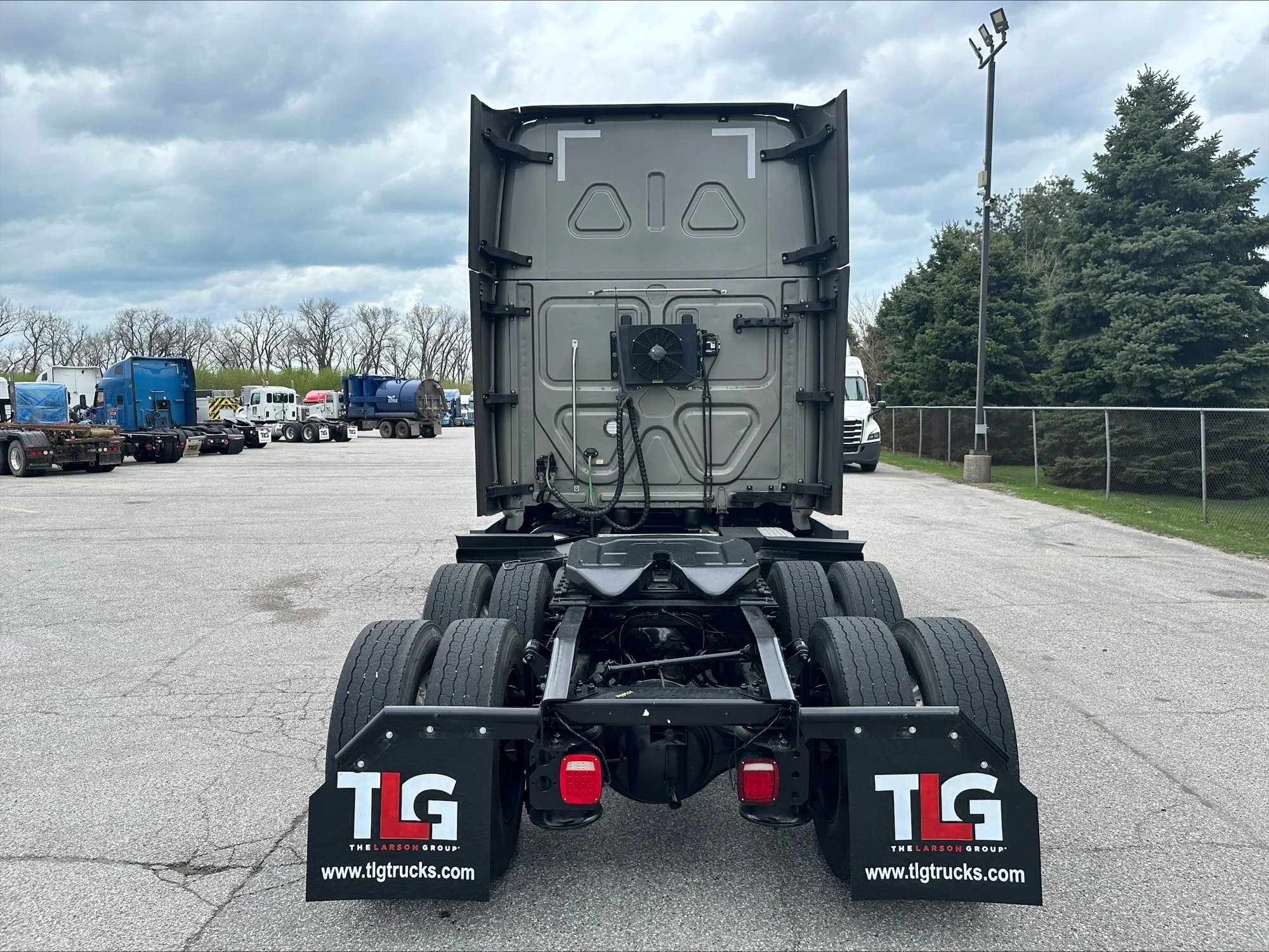 2023 Freightliner Cascadia - image 4