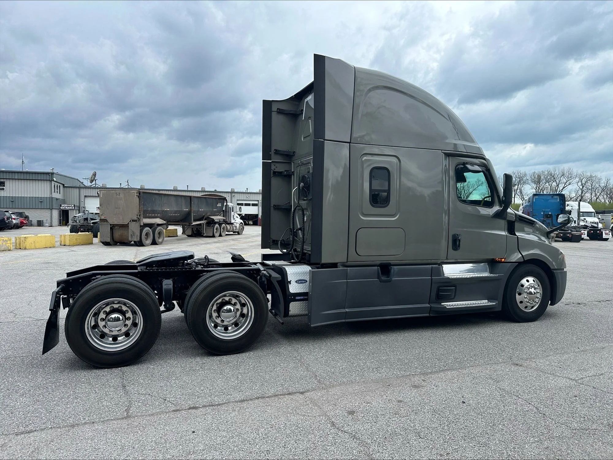 2023 Freightliner Cascadia in Portland, OR — photo 3