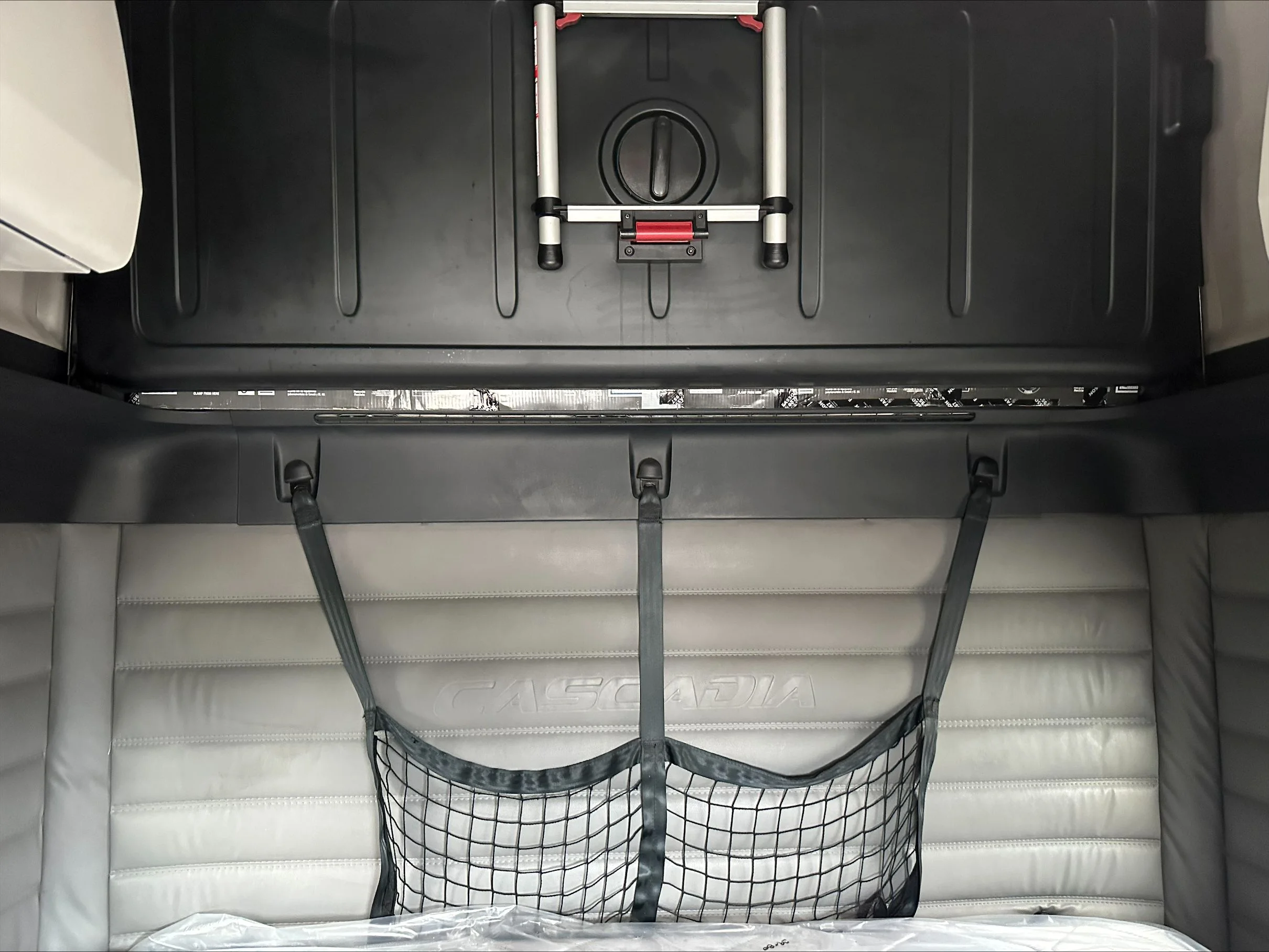 2023 Freightliner Cascadia - image 10