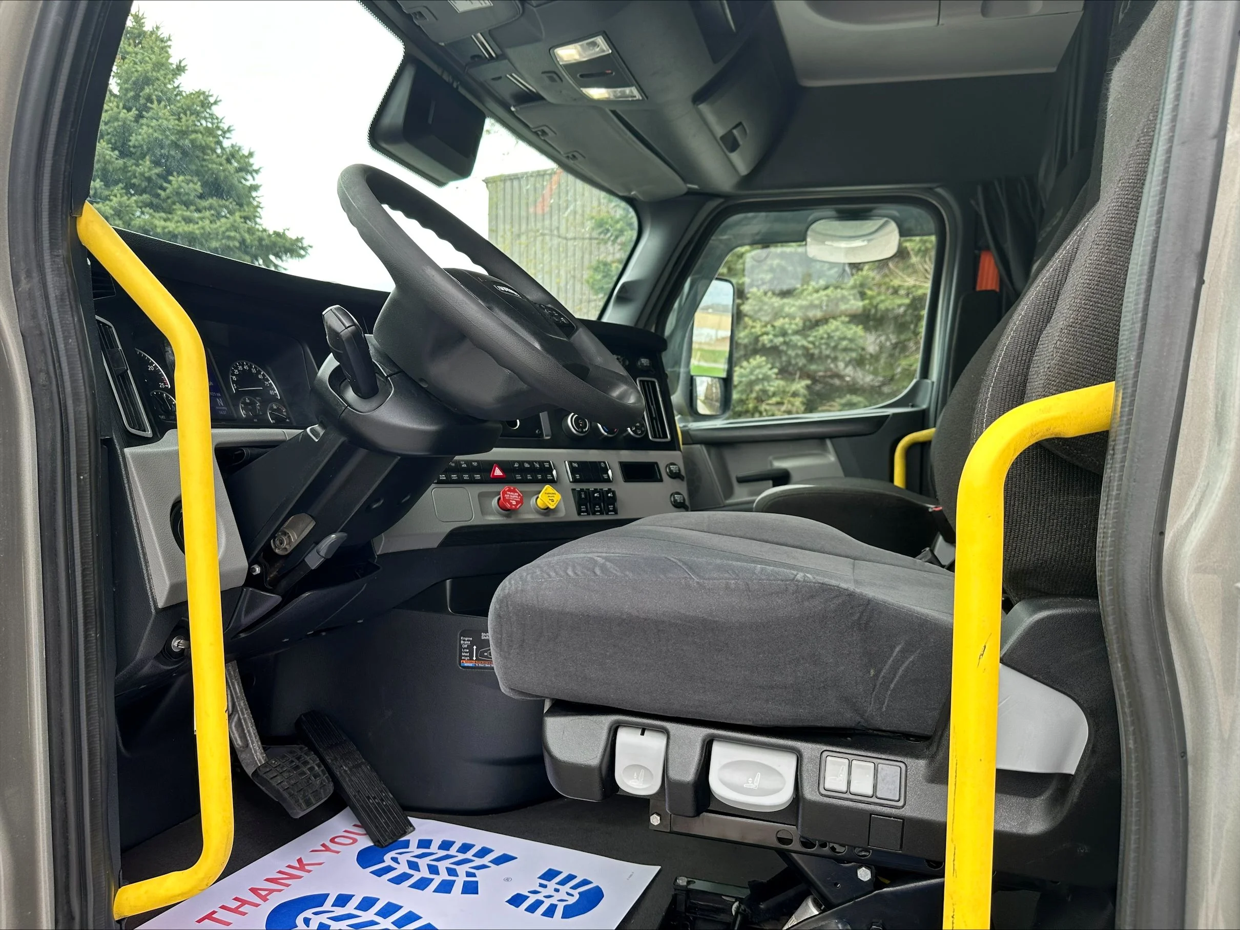 2023 Freightliner Cascadia - image 7