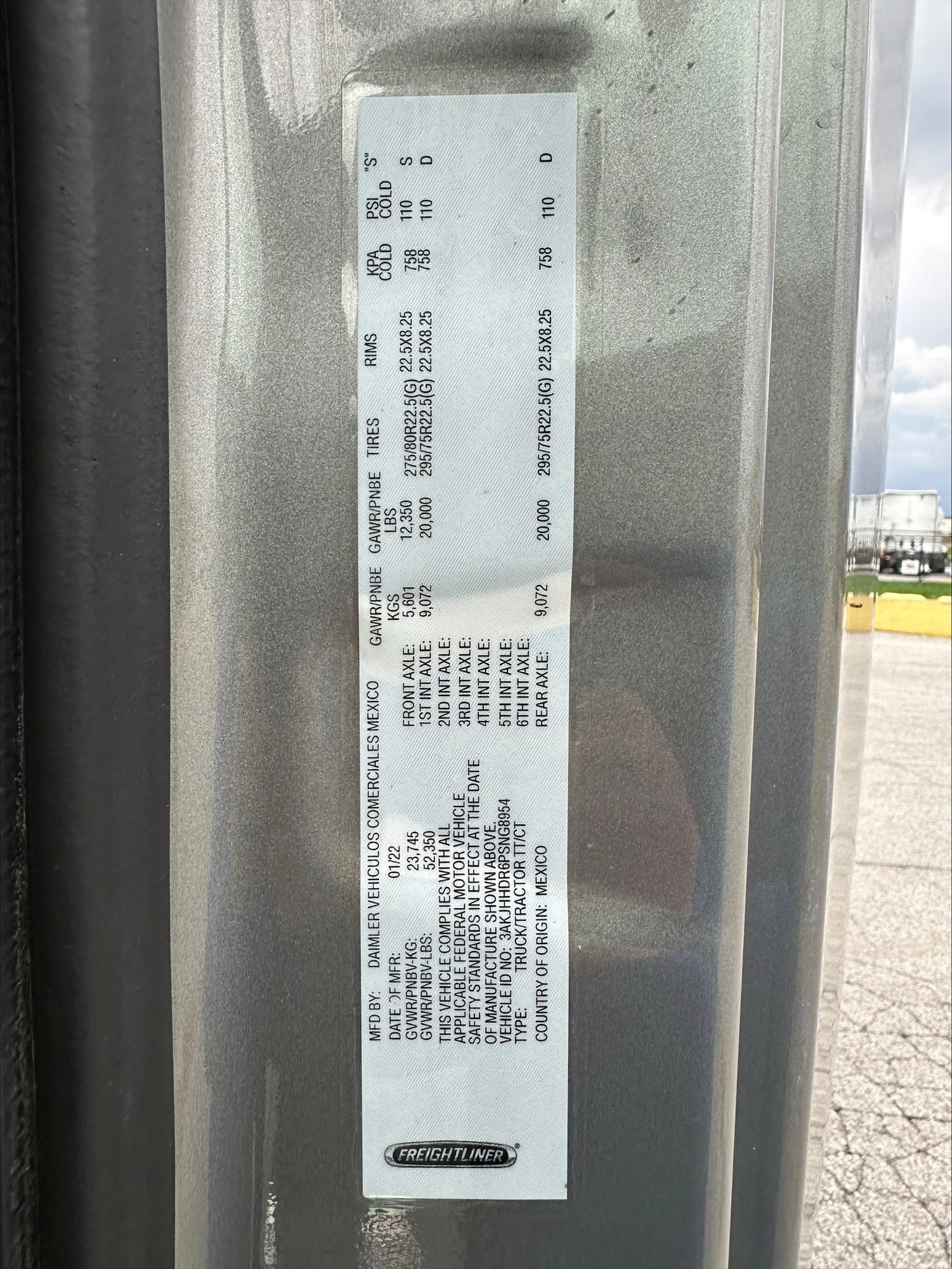 2023 Freightliner Cascadia - image 15