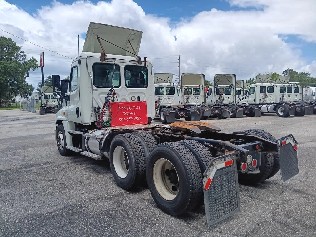 2019 Freightliner Cascadia - image 6