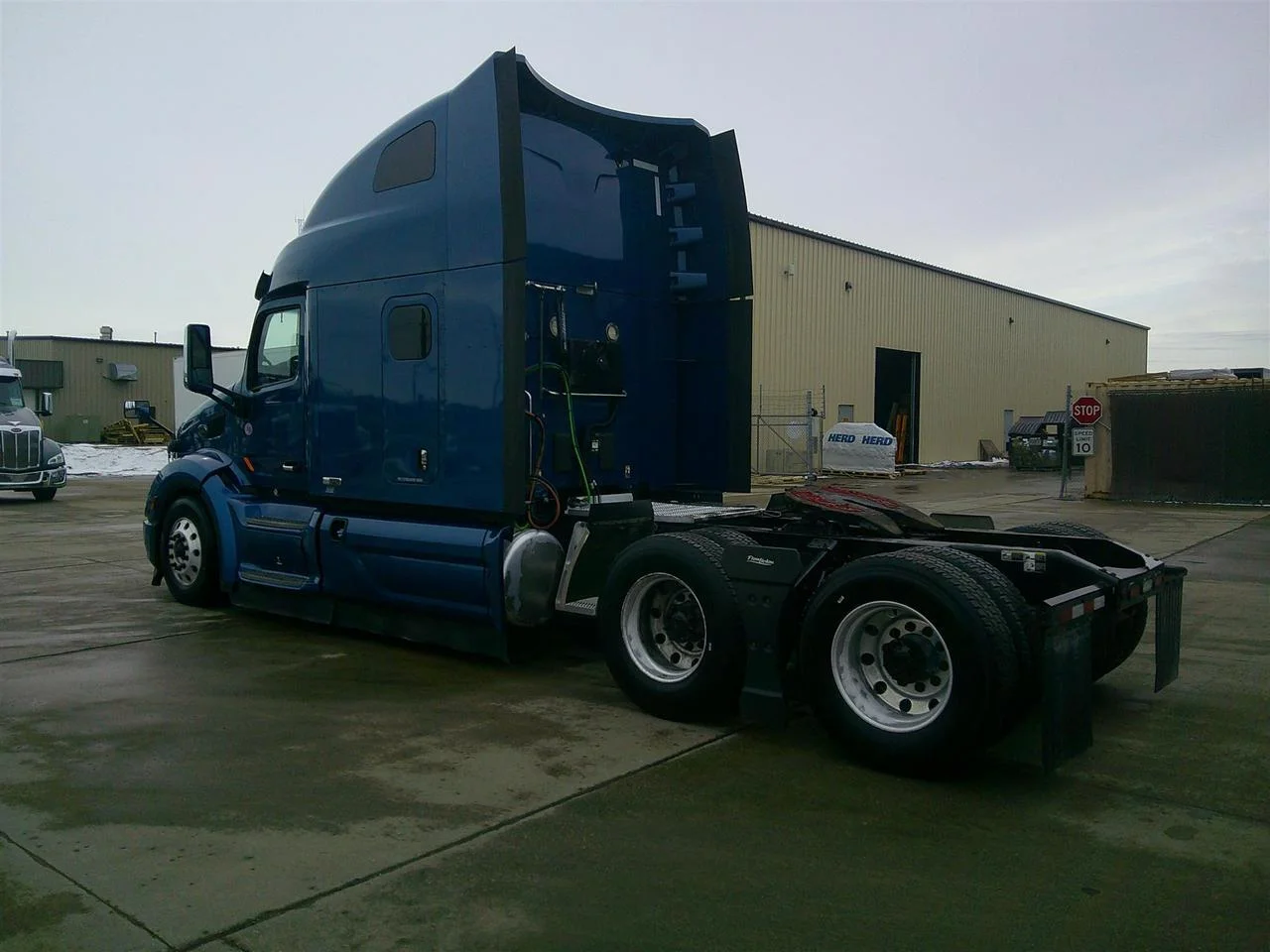 2021 Peterbilt 579 in Fargo, ND — photo 6