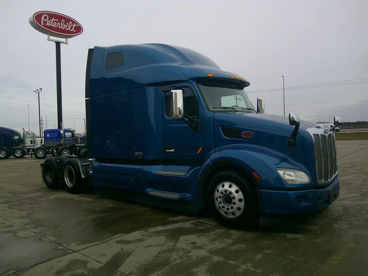 2021 Peterbilt 579 in Fargo, ND — photo 3