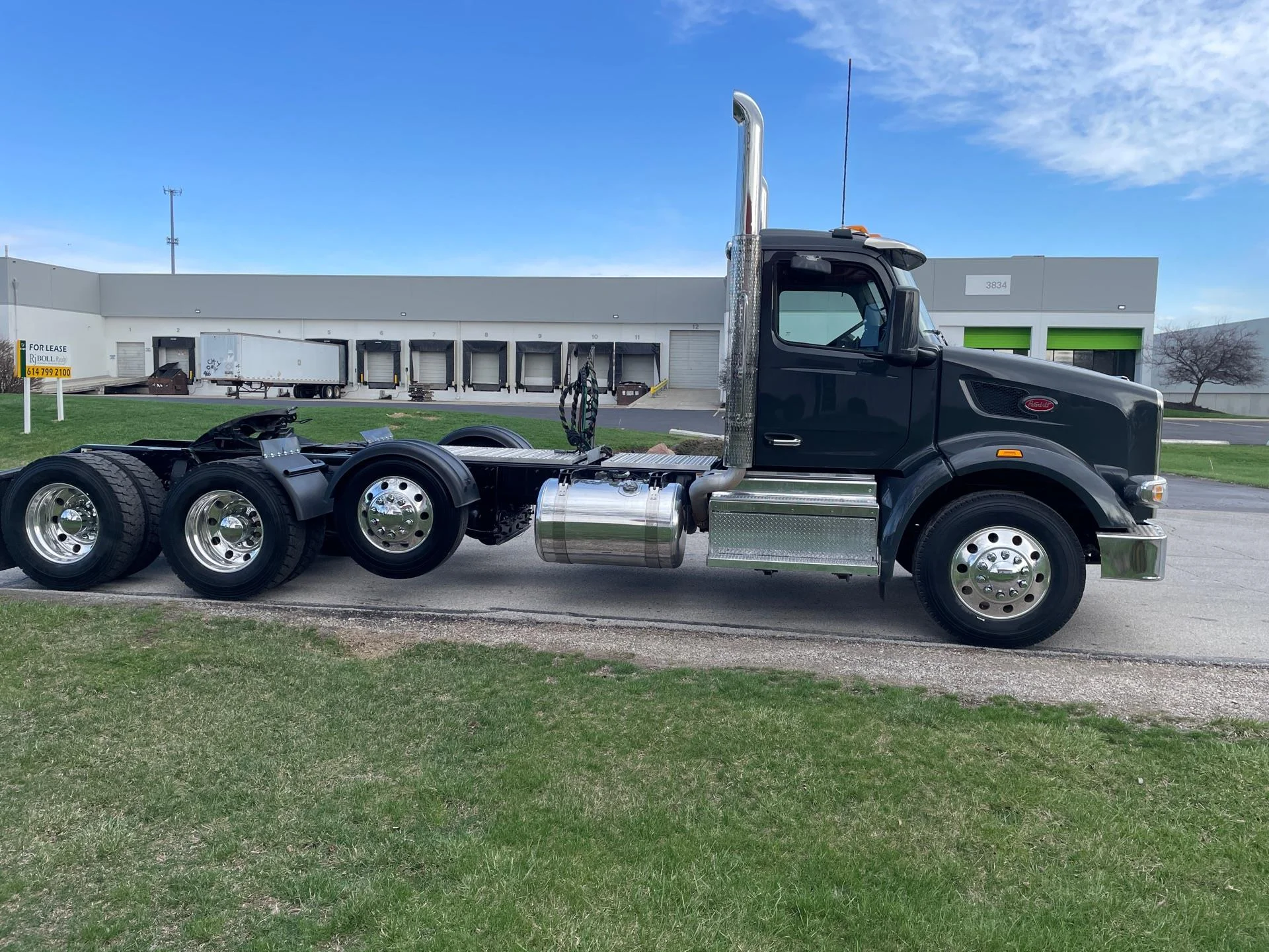 2025 Peterbilt 567 in Columbus, OH — photo 4