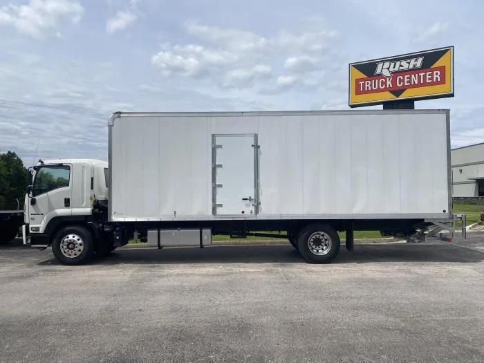 2025 Isuzu FTR in Olathe, KS — photo 2