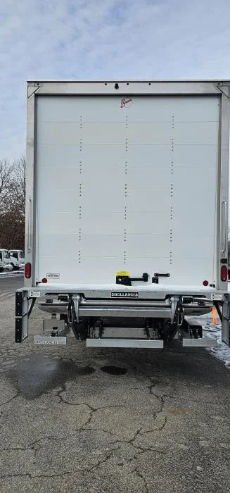 2025 Isuzu FTR - image 5