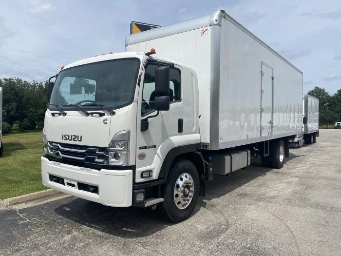 2025 Isuzu FTR in Olathe, KS — photo 11